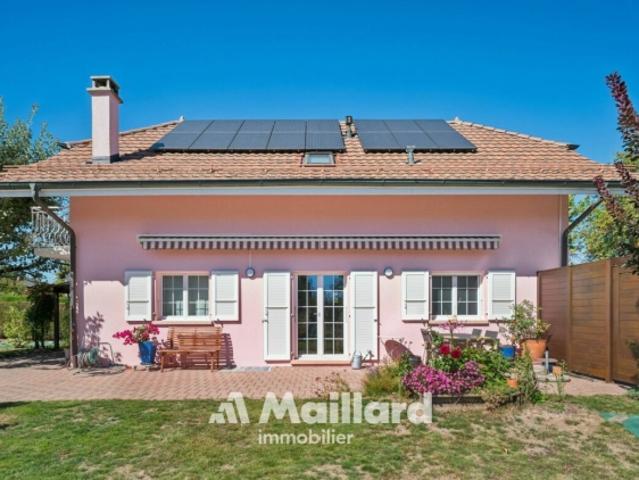 Geräumiges Familienhaus mit fünf Schlafzimmern und Garten, ruhig