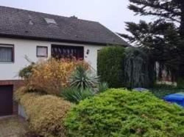 Geräumiges günstiges und gepflegtes 9 Raum Einfamilienhaus