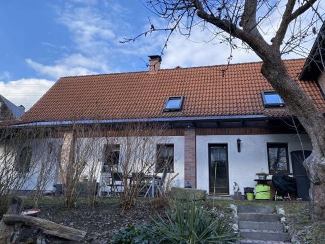 geräumiges, gut ausgestattetes Einfamilienhaus Doppelhaushälfte mit Garten zu vermieten