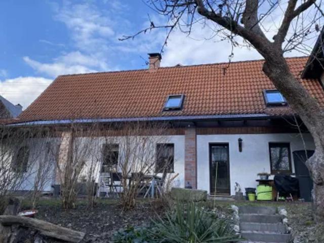 geräumiges, gut ausgestattetes Einfamilienhaus Doppelhaushälfte mit Garten zu vermieten