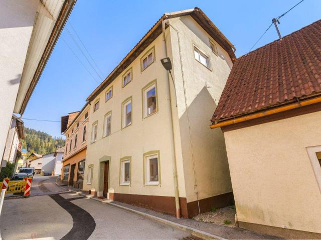 Geräumiges Haus im Ortszentrum von Bad Eisenkappel – mit Garten, Balkon und viel Potenzial