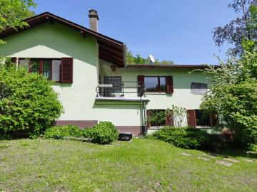 GERÄUMIGES EINFAMILIENHAUS IN HERRLICHER GRÜNRUHELAGE