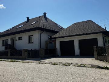 Geräumiges Haus mit Garten und Doppelgarage