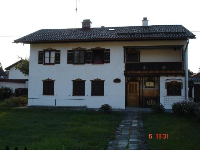 Geräumiges Haus mit großem Grund in ruhiger und zentraler Lage