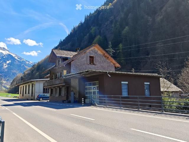 Geräumiges Haus mit grosser Garage und Garten