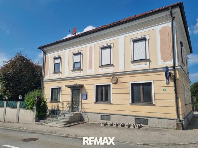 Geräumiges Haus mit großer Wohnung und Gastlokal