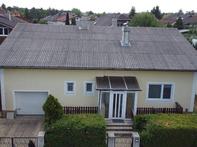 Geräumiges Haus mit Sanierungsbedarf in ruhiger Siedlungslage