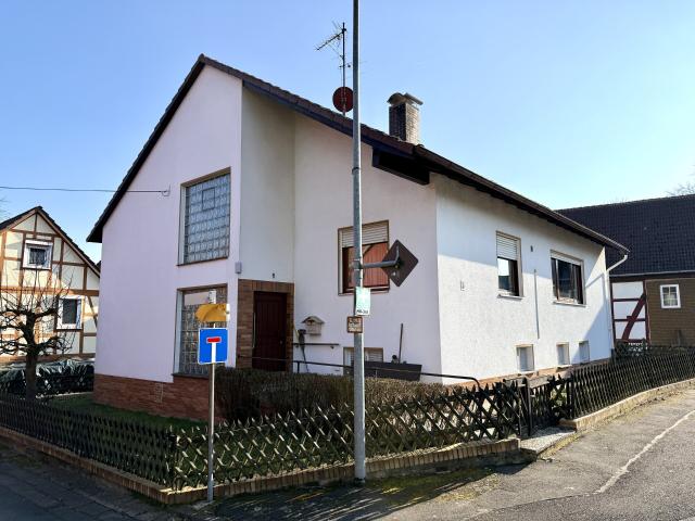 Geräumiges Haus mit Scheune, Garage und viel Platz zum Leben in Neuental OT! Keine Käuferprovision!