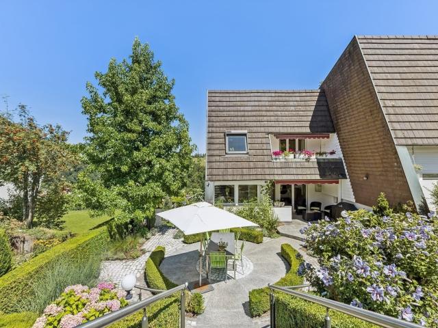Geräumiges Haus mit wunderschönem Garten