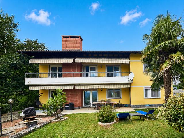 GERÄUMIGES HAUS MIT 3 WOHNEINHEITEN UND EINEM GARTEN VON 400 QM