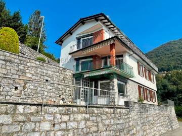 Geräumiges Haus mit 3 Wohnungen zusammenstellbar und mit herrlicher Aussicht