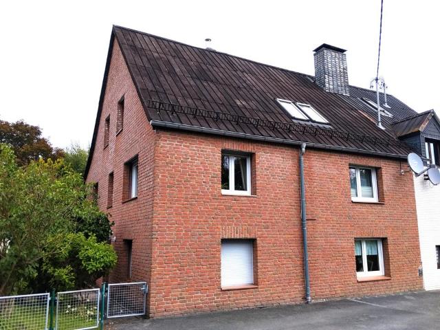 geräumiges Haus, ruhige Lage, viele Zimmer, großer Garten