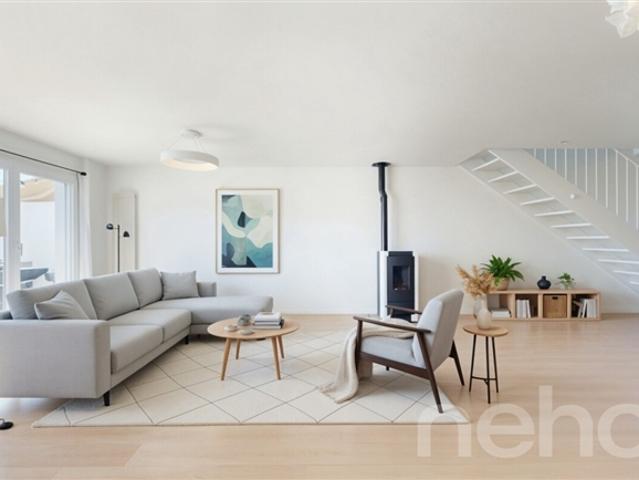 Geräumiges Penthouse Doppelhaus Umfang und zeitgenössischer Komfort
