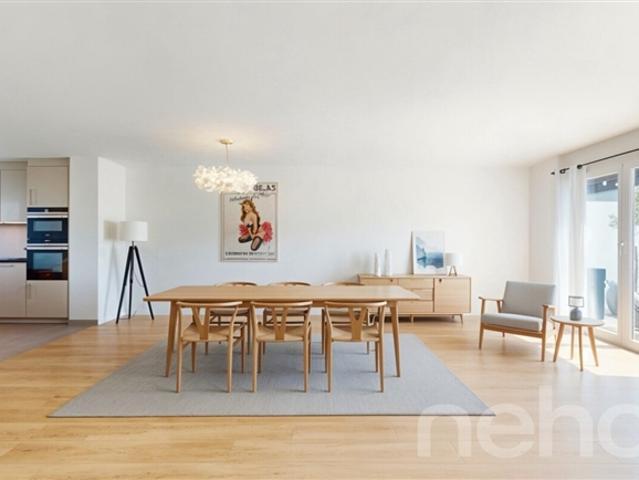 Geräumiges Penthouse Doppelhaus Umfang und zeitgenössischer Komfort