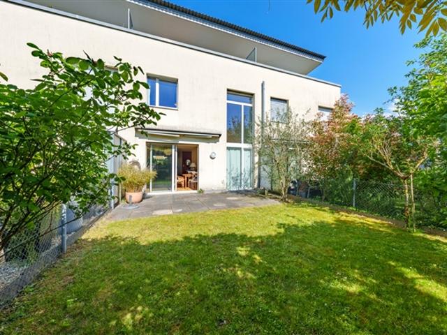 Geräumiges Reihenhaus mit Blick auf den See