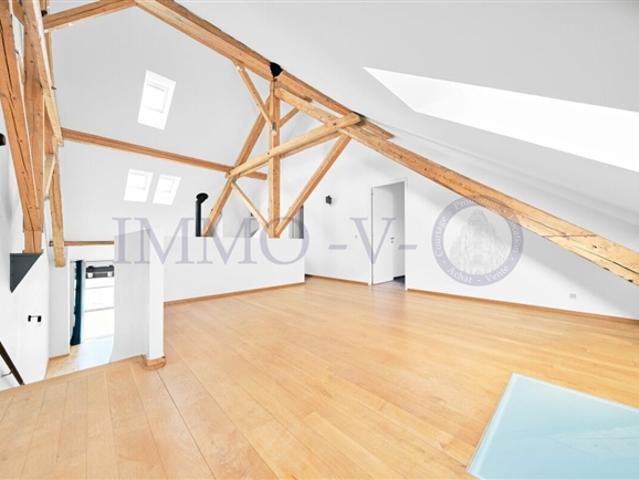 GERÄUMIGES, RENOVIERTES DUPLEX MIT CHARAKTER