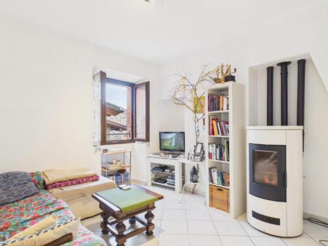 Geräumiges und helles 5 Zimmer Reihenhaus in Novaggio