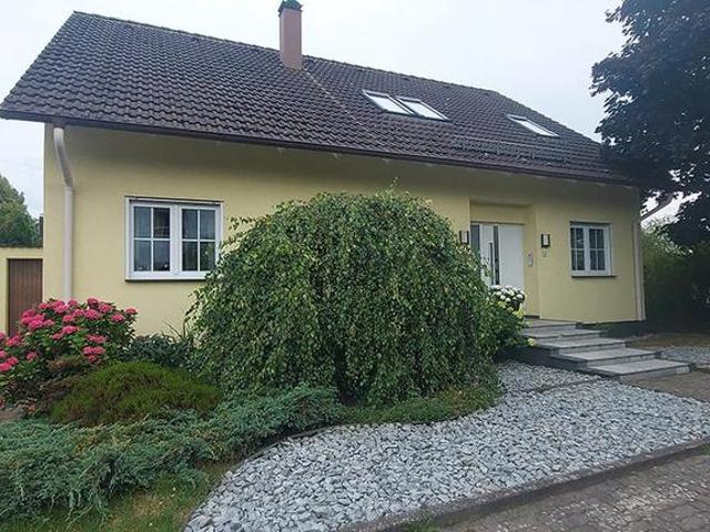 Geräumiges und modernisiertes 8 Zimmer Einfamilienhaus mit
