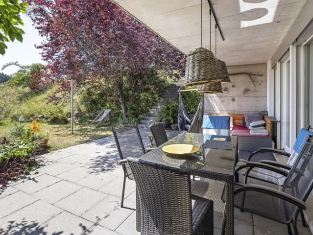 Geräumiges Wohnhaus mit unverbaubarer Weitsicht und grossem Umschwung