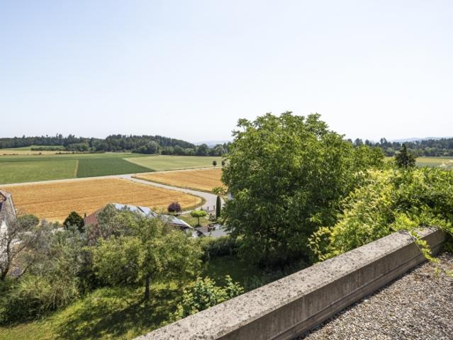Geräumiges Wohnhaus mit unverbaubarer Weitsicht und grossem Umschwung