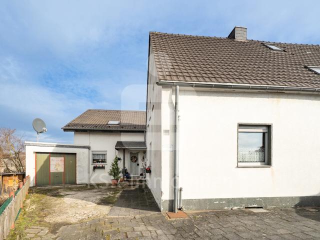 Geräumiges Wohnhaus mit Erweiterung, vielseitigen Nutzungsmöglichkeiten und großem Grundstück