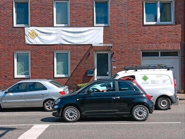 geräumiges Zweifamilienhaus