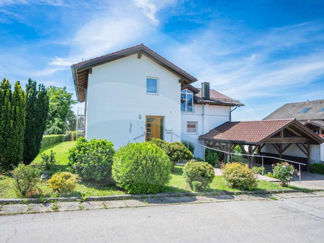 Geräumiges Zweifamilienhaus