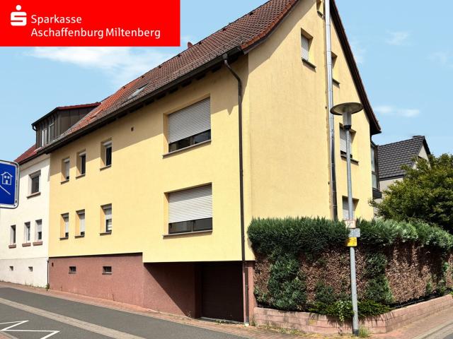 Geräumiges Zweifamilienhaus in Hösbach