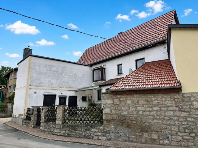 Geräumiges 1 2 Fam Haus zum wohnen und ausbauen