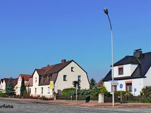 Geräumiges 2 Familienhaus mit weitläufigem Grundstück