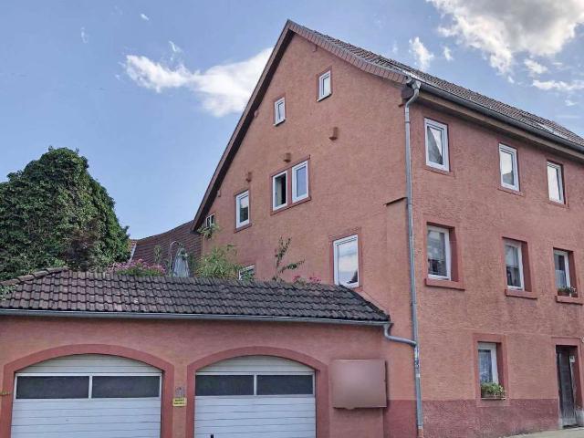Geräumiges 2 Familienhaus mit Innenhof, Dachterrasse und Doppelgarage in Neidenstein