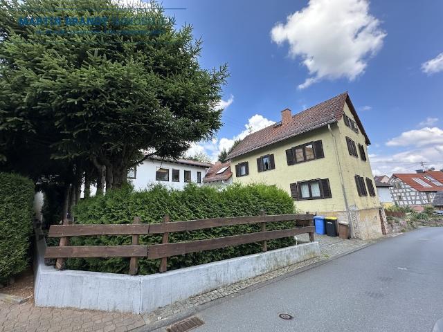 Attraktives 3 Familienhaus vermietet mit Garten & Gartenhaus in guter Lage von Waldems / Bermbach