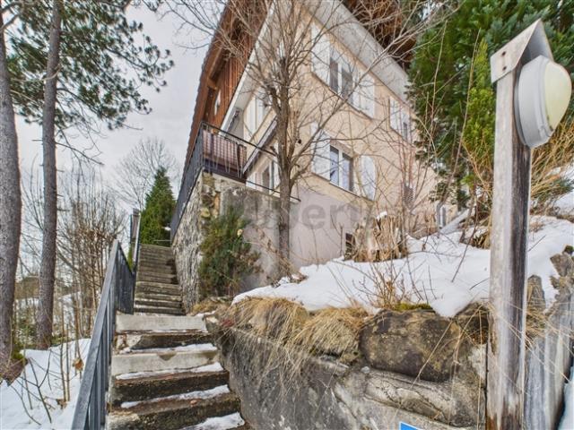 Geräumiges 7 Zimmer Mehrfamilienhaus mit idealer Lage nahe Schule und Einkauf, Oberiberg