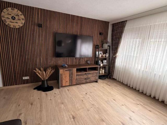 Geräumiges 7 Zimmer Reihenmittelhaus in Stuttgart Rohracker mit 152 m² Grundstück