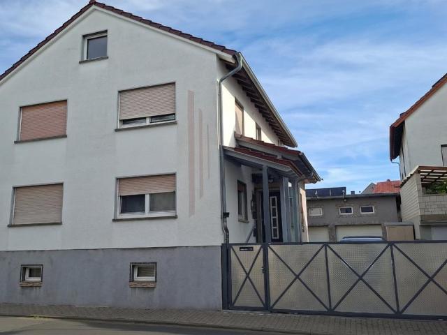 Geräumiges 8 Zimmer Ein Zweifamilienhaus Alten Buseck