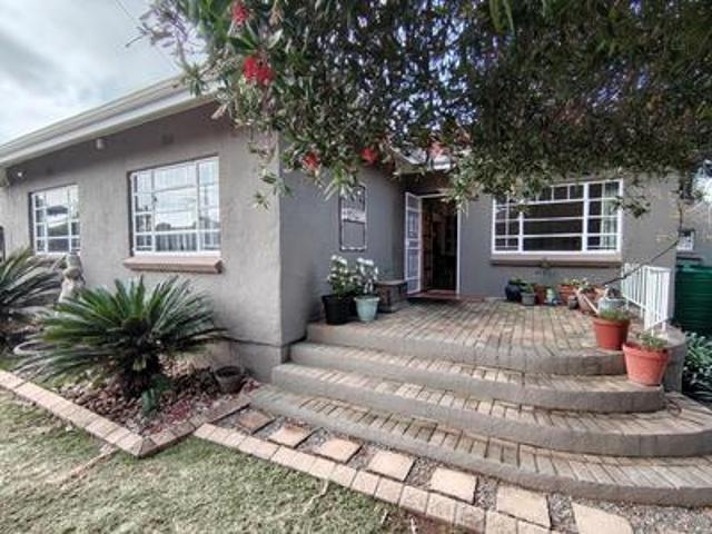 gerdview 3 bed home / flatlet