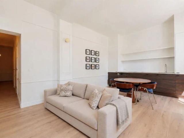 Gerenoveerd 2 slaapkamer appartement