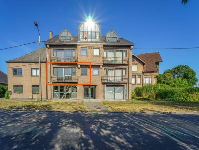 Gerenoveerd 2 slpk appartement met ruim terras!