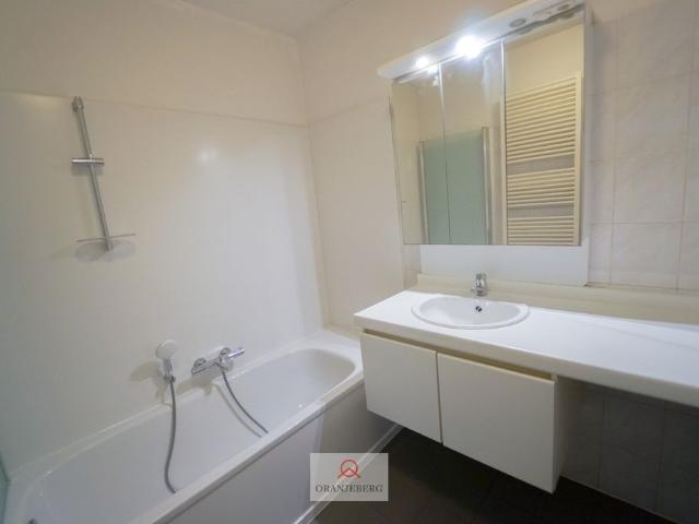 Gerenoveerd 2 slpk appartement met ruim terras!