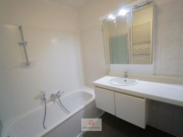 Gerenoveerd 2 slpk appartement met ruim terras!