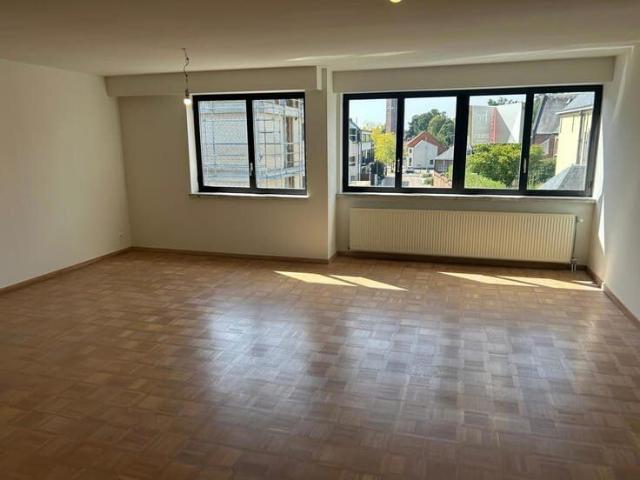 Gerenoveerd 3 slaapkamer appartement