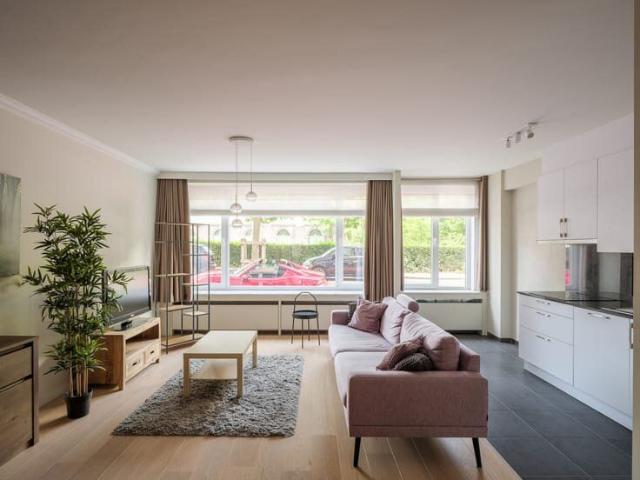 Gerenoveerd appartement aan de Muinkkaai met 2 grote slaa.