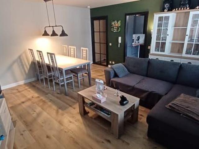 Gerenoveerd appartement met 2 kamers en garage