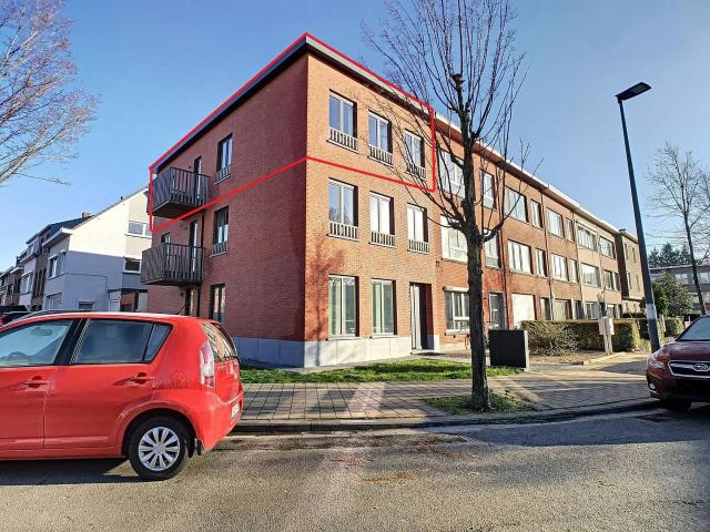 Gerenoveerd appartement met 2 slaapkamers en terras te huur in Merksem