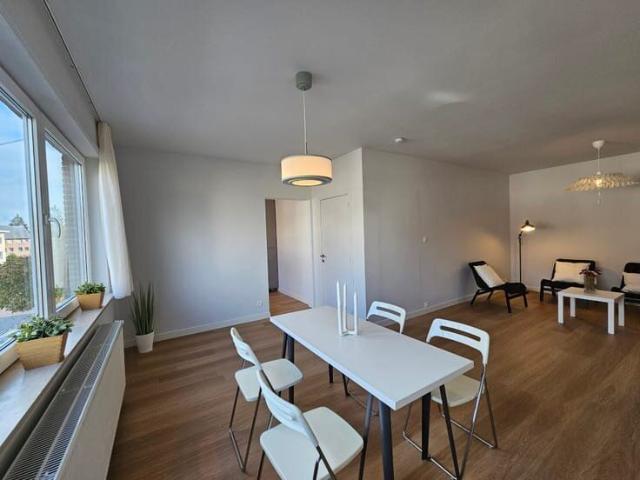 Gerenoveerd appartement met 2 slaapkamers en ruime garage