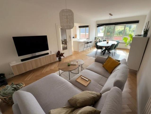 Gerenoveerd appartement met garagebox in centrum Kontich