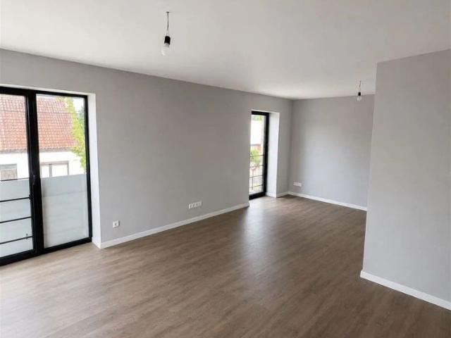 Gerenoveerd appartement met groot terras te Lochristi