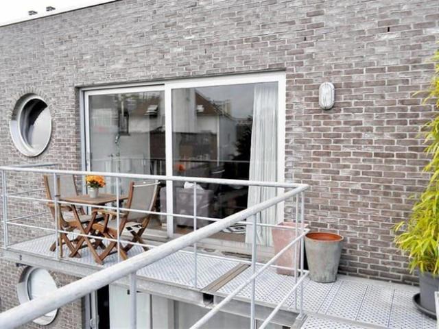 Gerenoveerd appartement met terras en autostaanplaats!