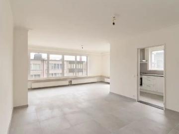 Gerenoveerd appartement met terras