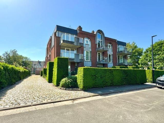 Gerenoveerd appartement met unieke buitenruimte